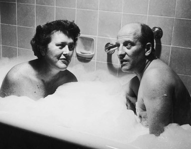Julia and Paul Child in the bath tub